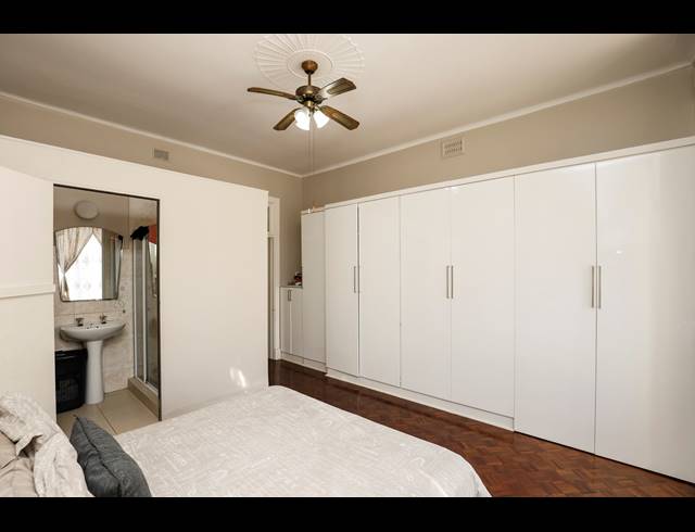2.5 BEDROOM APARTMENT FOR SALE IN ESSENWOOD